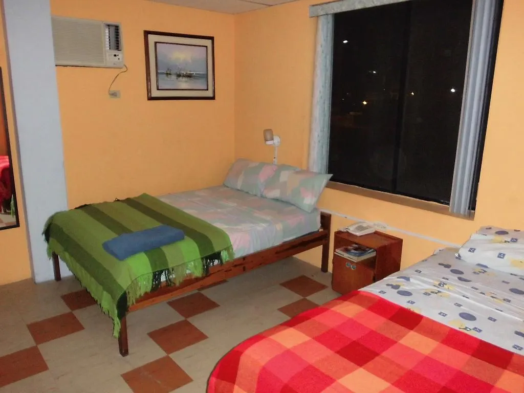 Francisco II Hotel Salinas   Salinas (Santa Elena)